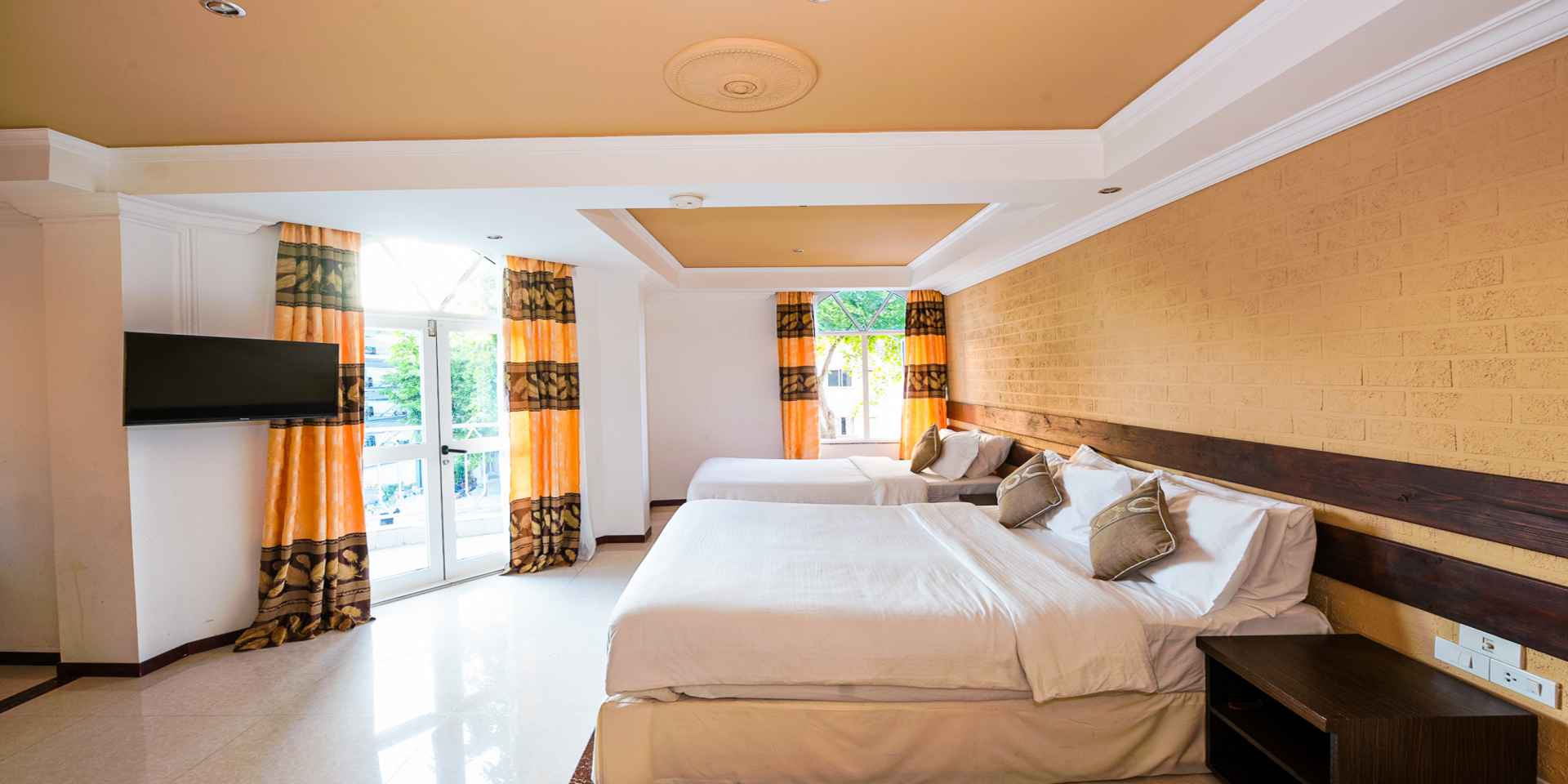 Deluxe Family room, - a double bed and single bed