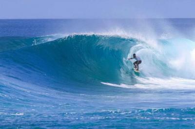 surfing in Kudahuvadhoo