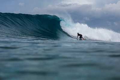 Ali, surfing at Thaburudhoo surf point