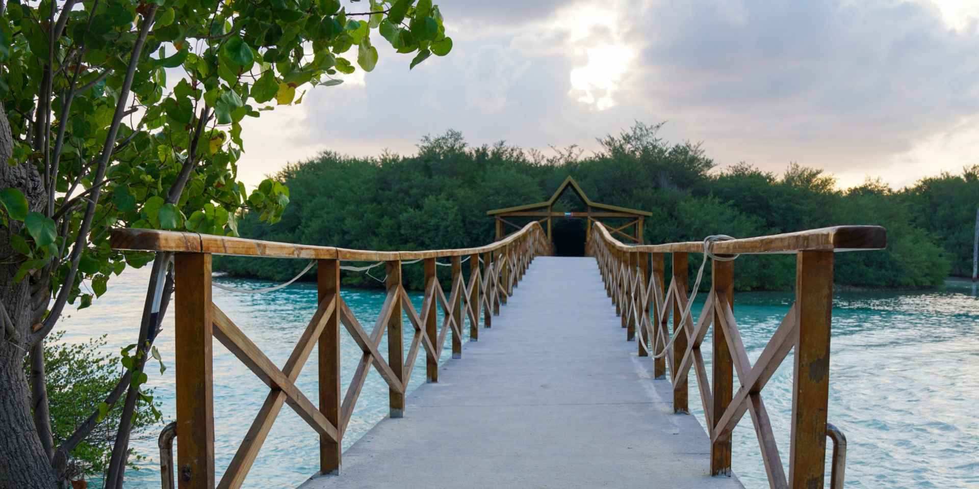 Sun & Surf Thulusdhoo